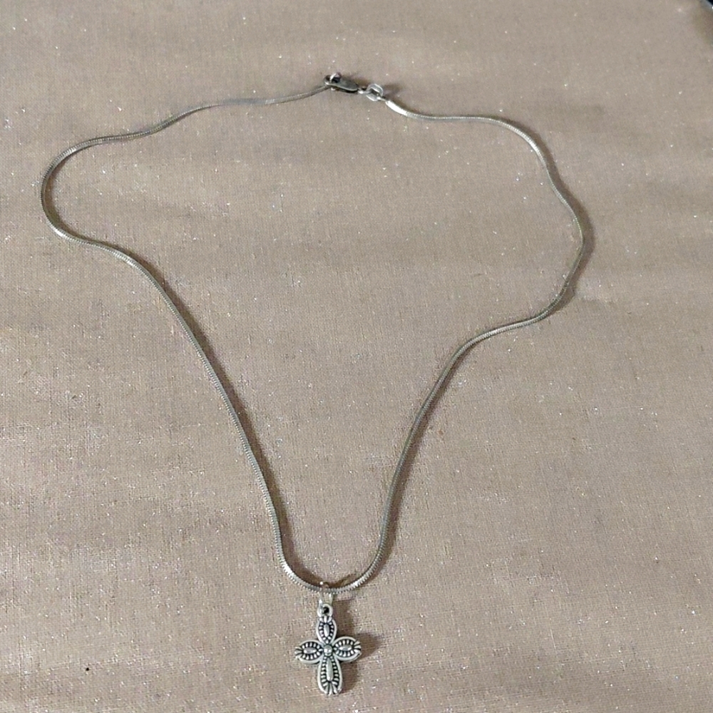 Sleek Silver Necklace for Women